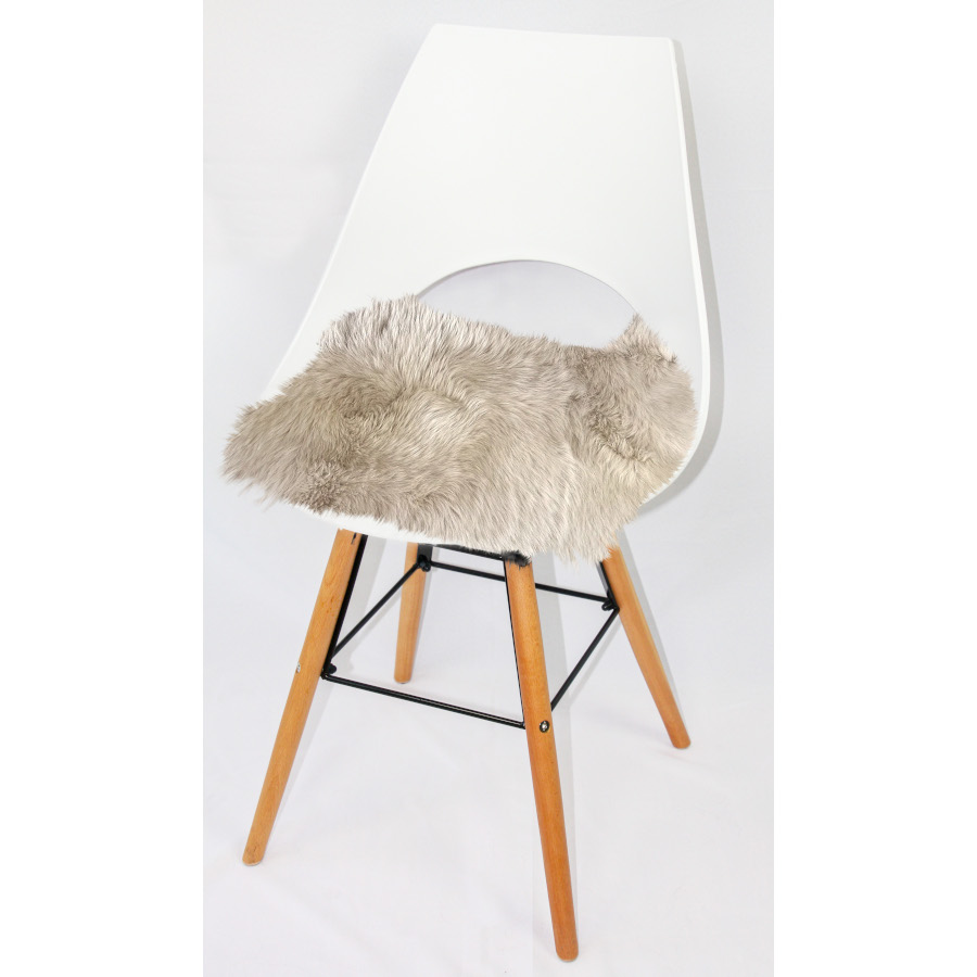 Quadratische Sitzauflagen aus austral. Lammfell - leinen