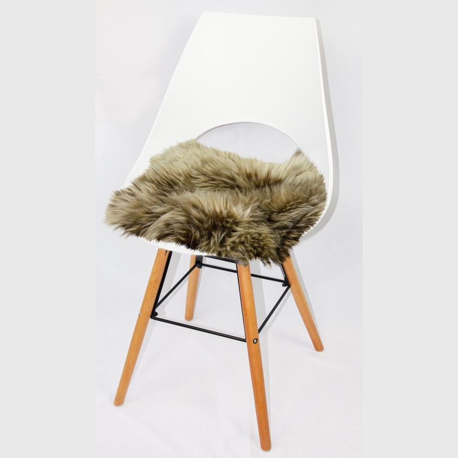 Quadratische Sitzauflagen aus austral. Lammfell - braun mit hellbraunen Spitzen