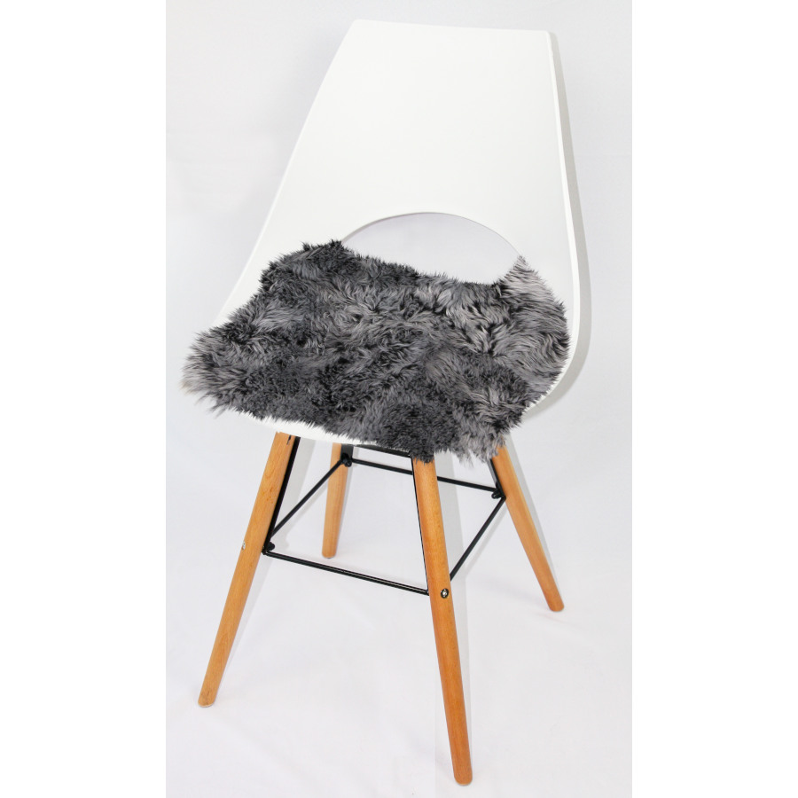 Quadratische Sitzauflagen aus austral. Lammfell - schwarz mit hellen Spitzen