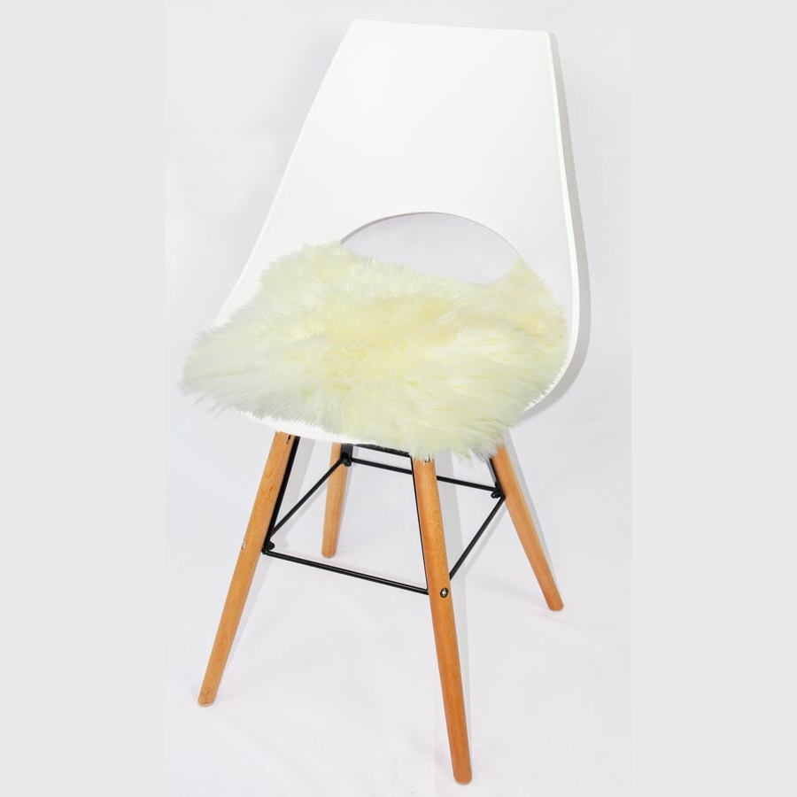 Quadratische Sitzauflagen aus austral. Lammfell - naturweiß