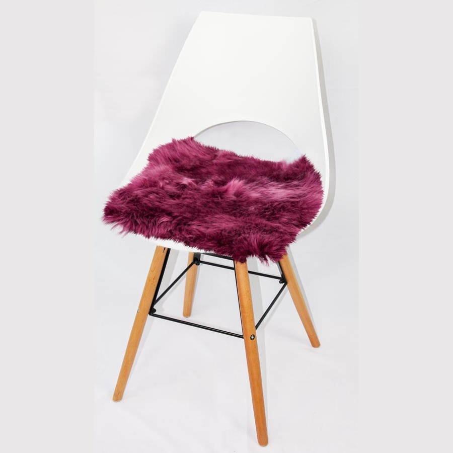 Quadratische Sitzauflagen aus austral. Lammfell - waldbeere