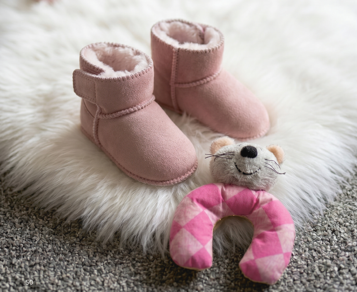 Baby-Lammfellschuhe mit Klettverschluss - Rosa, Serie "Eisbärchen"